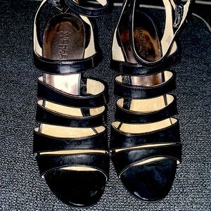 Heel. 9 medium